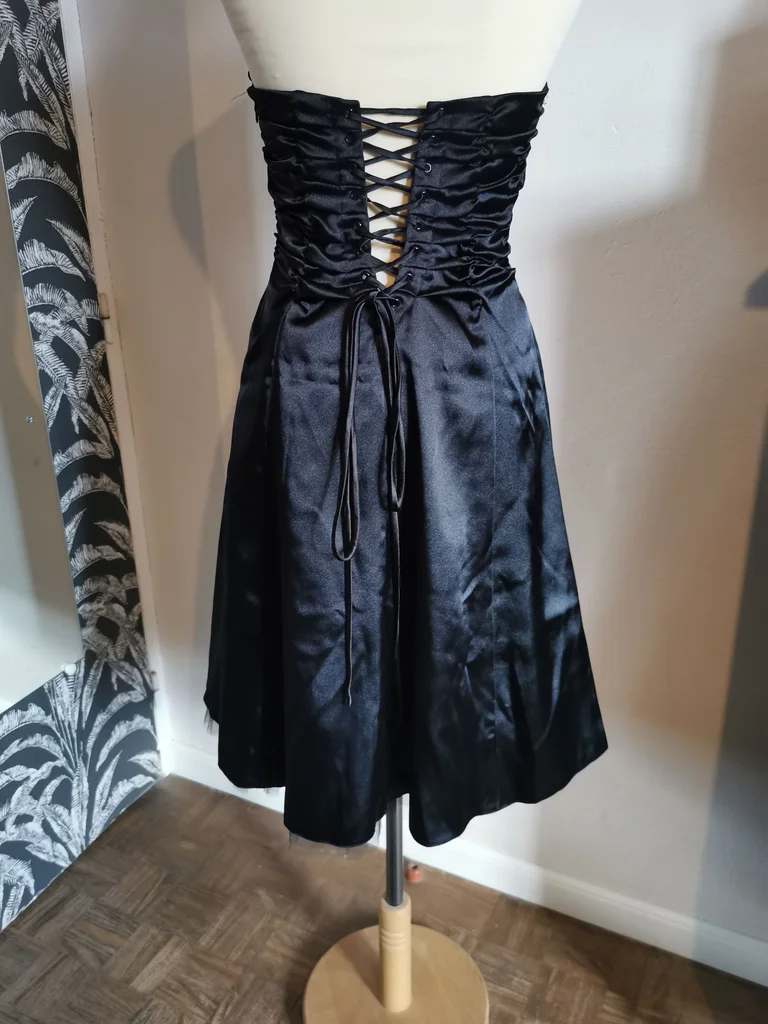 Vestido con corsé de lazo – photo 2
